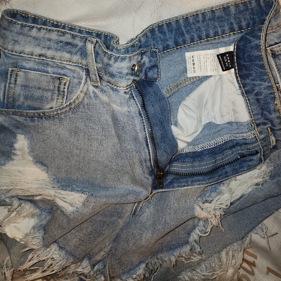 S: 30 ( Wmns 8-10)  Shein Distressed Shorts - Picture 3 of 4